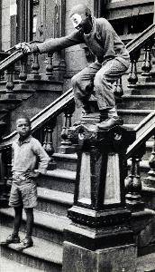 Helen Levitt - New York (Two Boys on Steps)