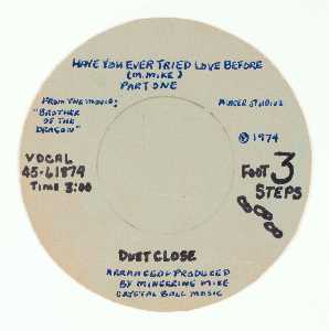Mingering Mike - 3 FOOT STEPS DUET CLOSE, HAVE YOU EVER TRIED LOVE BEFORE (M. MIKE)