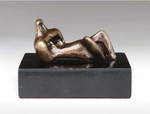 Henry Moore - Reclining Figure 9