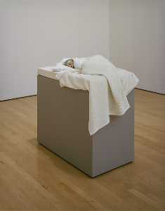 Ron Mueck - Old Woman in Bed