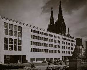 Karl Hugo Schmölz - Das neue Funkhaus in Köln (Südfront, mit Dom im Hintergrund)