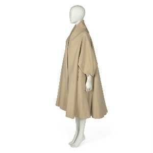 Pauline Trigère - Swing coat in pale beige wool twill